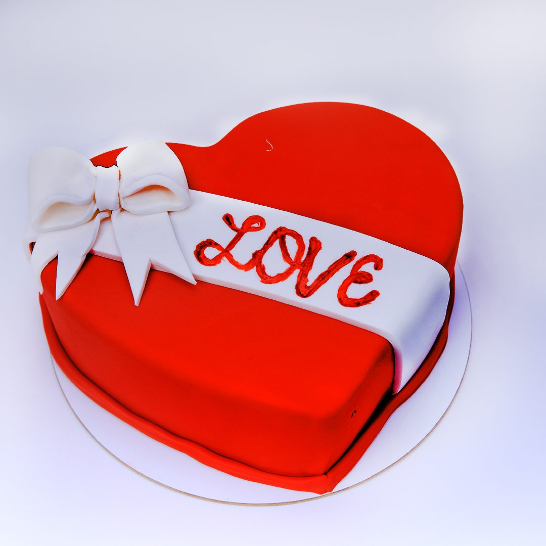 Heart Fondant Chocolate Cake - Flower Delivery UAE